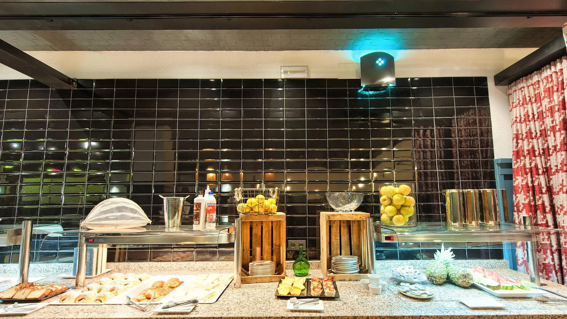 New Hotel Colon Mataro 3*,