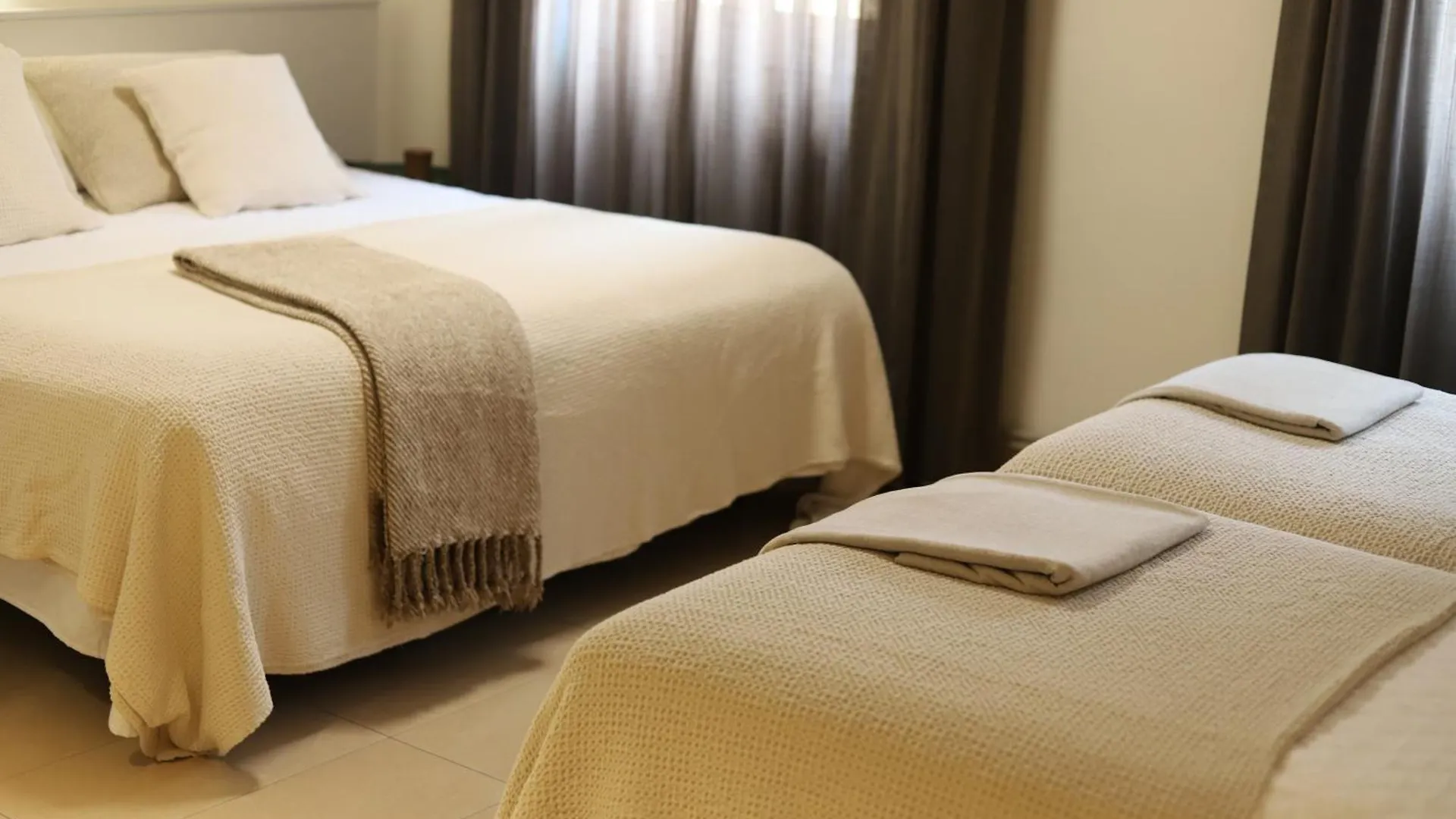 New Hotel Colon Mataro 3*,
